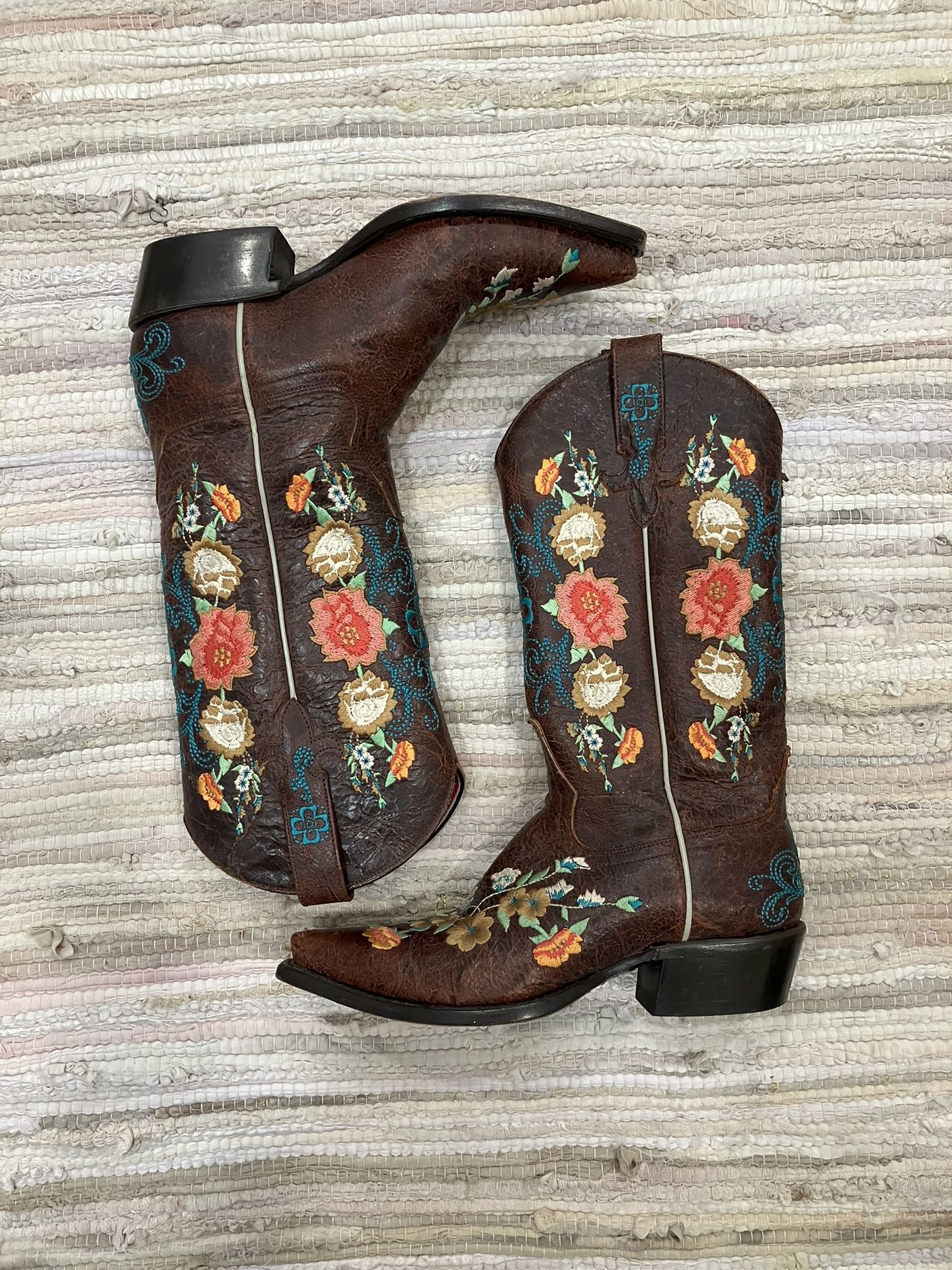 👢Macie Bean Cowgirl Boots! Gorgeous Floral Embroidery and Design! 🤠