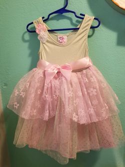 Pretty princess dress..size 3yrs old..like New!