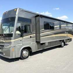 2008 winnebago voyager 6,000  original miles 