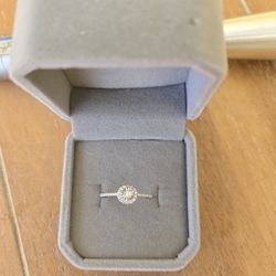 Brand New Solid 18K White Gold With Natural Diamonds Ring 