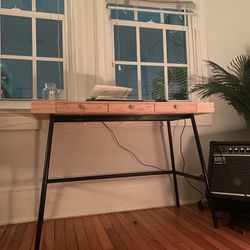 Ikea desk  LILLÅSEN
