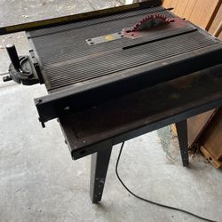 Table saw craftsman. 