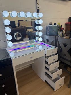 Vanity desk
