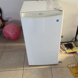 Mini Fridge 