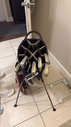 TaylorMade M4 Right Handed Men’s Stif Shaft Club Set (8 Iron, 7 Iron, 6 Iron, 5 Iron, P Wedge, A Wedge, TYNE Sigma2 Putter)