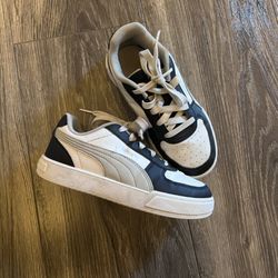 PUMA - BOYS SHOES SIZE 1 