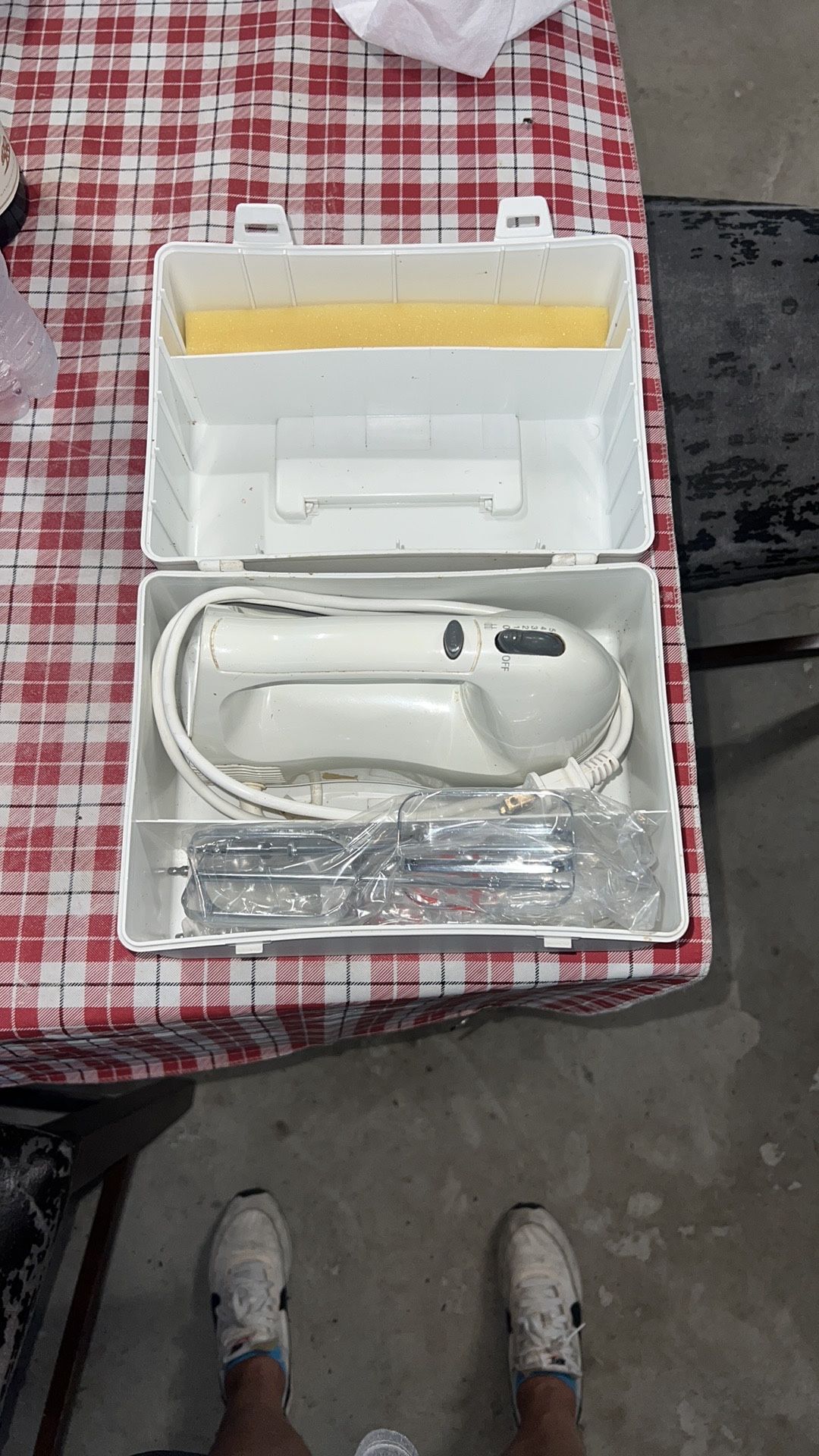 Hamilton Beach Silex 5 Hand Mixer With Six Speed Boost Case And Six Mixing Tools. Needs a good cleaning
