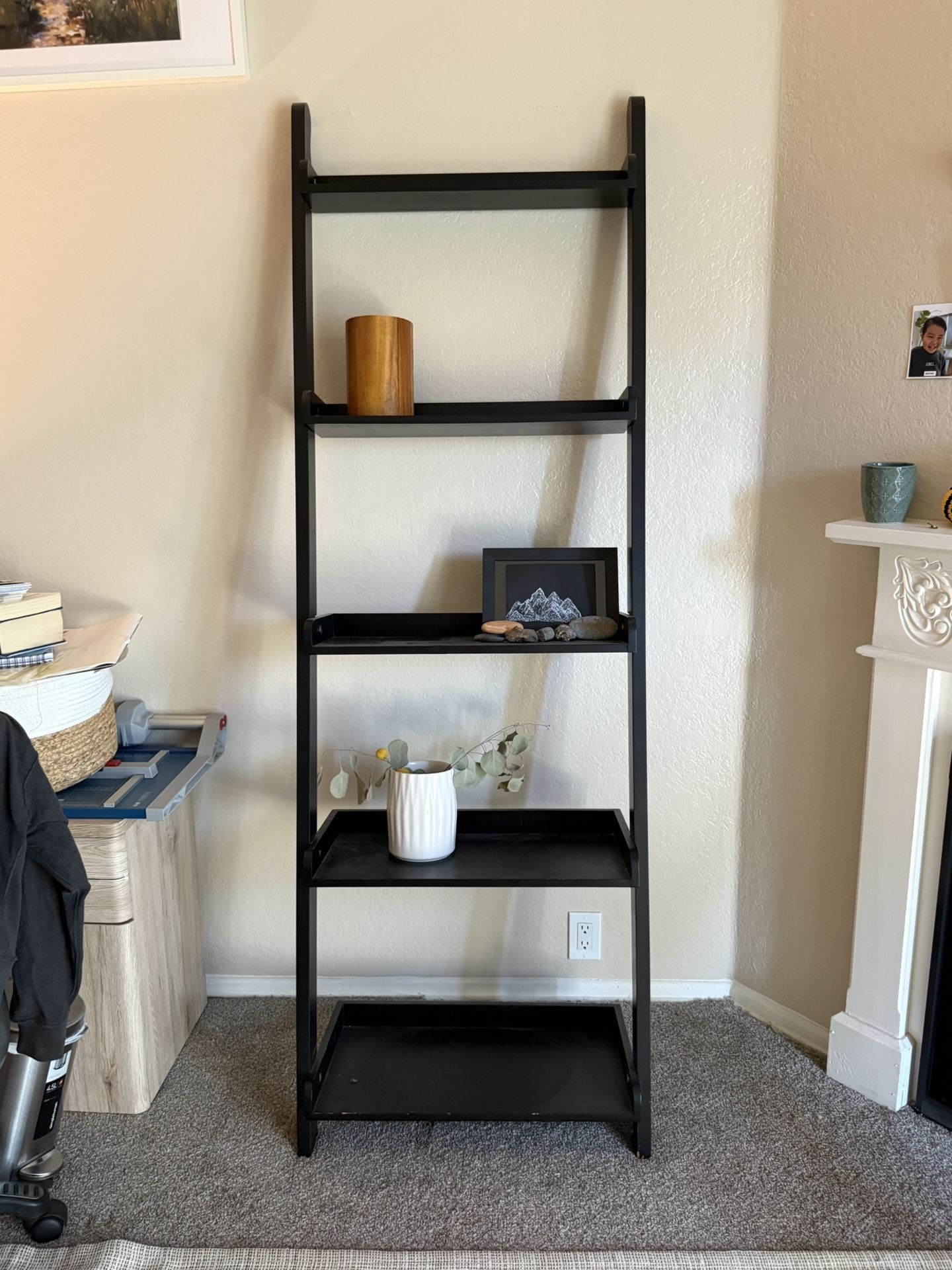 Set of 2 Black Modern Shelves – Gently Used