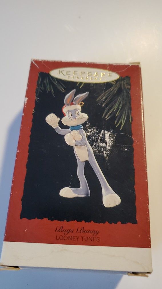 1995 Hallmark Keepsake Christmas Ornament Bugs Bunny Figurine Looney Toons Snow Ball 