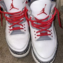 Retro 3’s Fire red