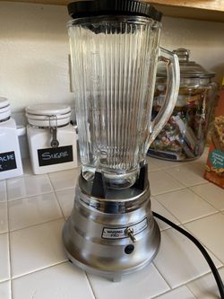 Cream Color Frigidaire Blender for Sale in Pico Rivera, CA - OfferUp