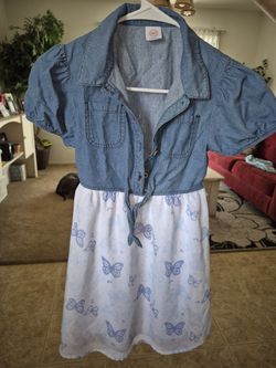 Girls Denim Dress W/ 🦋.  Size 7/8