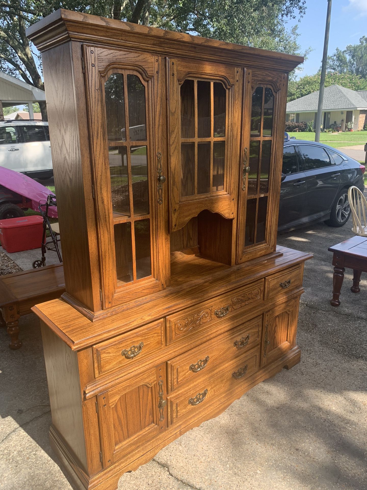 Hutch / China Cabinet