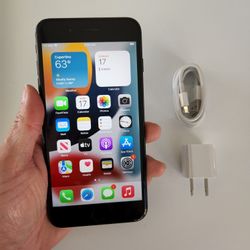 iPhone 7 Plus - UNLOCKED - Like New 