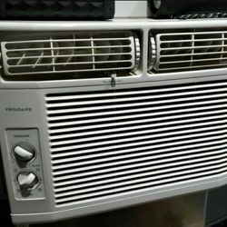 12,000 Btu Frigidaire Air Conditioner 