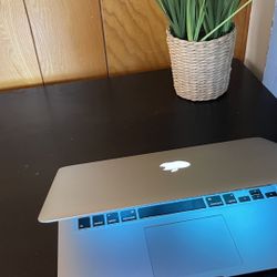 Apple MacBook Air 13” I5/8GB/256GB SSD $180