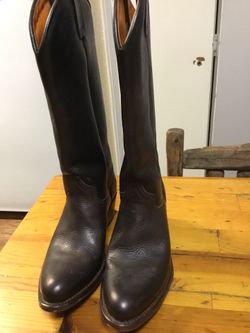 Beautiful leather Frye boots