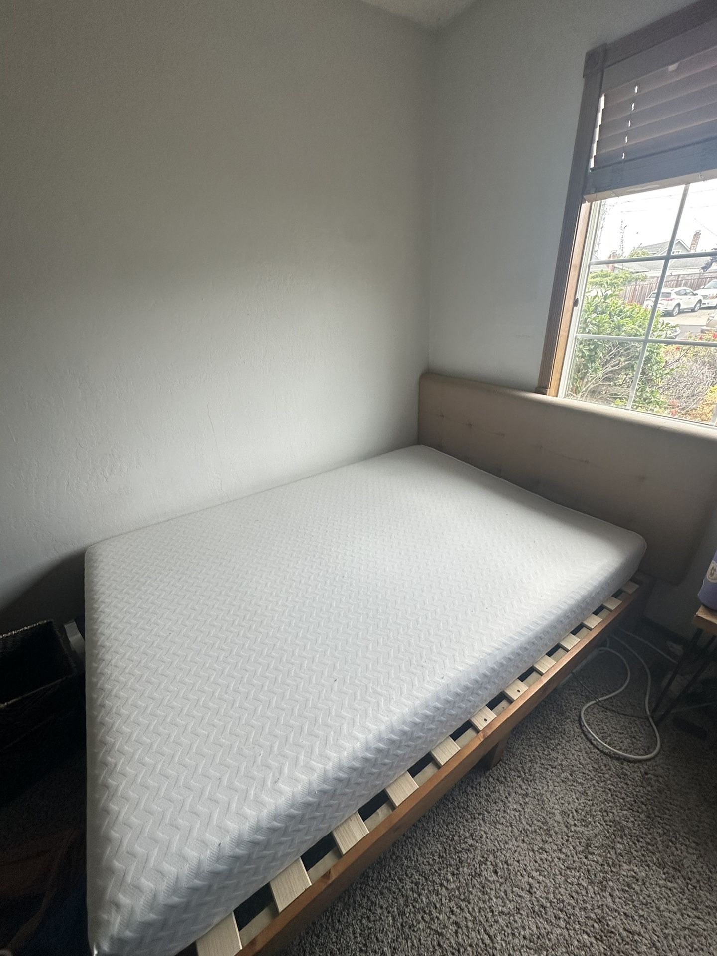 Full Size Mattress With Wooden Bed Frame