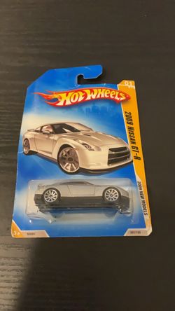 Hot Wheels 2009 Nissan GT-R Die-Cast Car