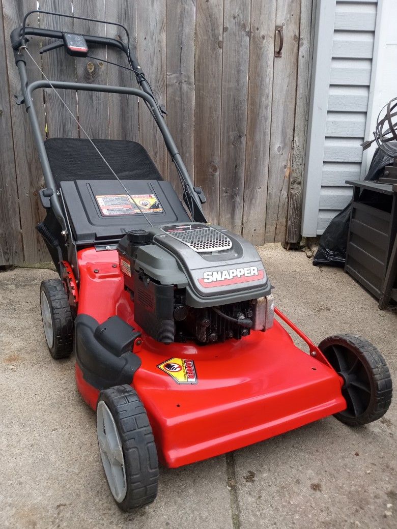 Snapper 21" Inch Self Propelled Lawnmower With Bag