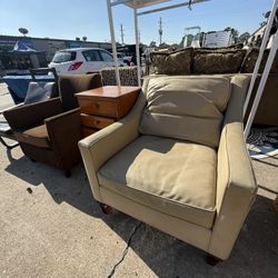 Chair Sofá $20 Each 