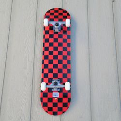 CHECKER SKATEBOARD SIZE 8.0