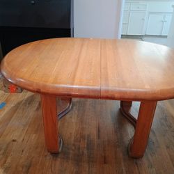 Beautiful Solid Oak Table
