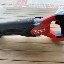 Milwaukee Fuel Saw Saw New 