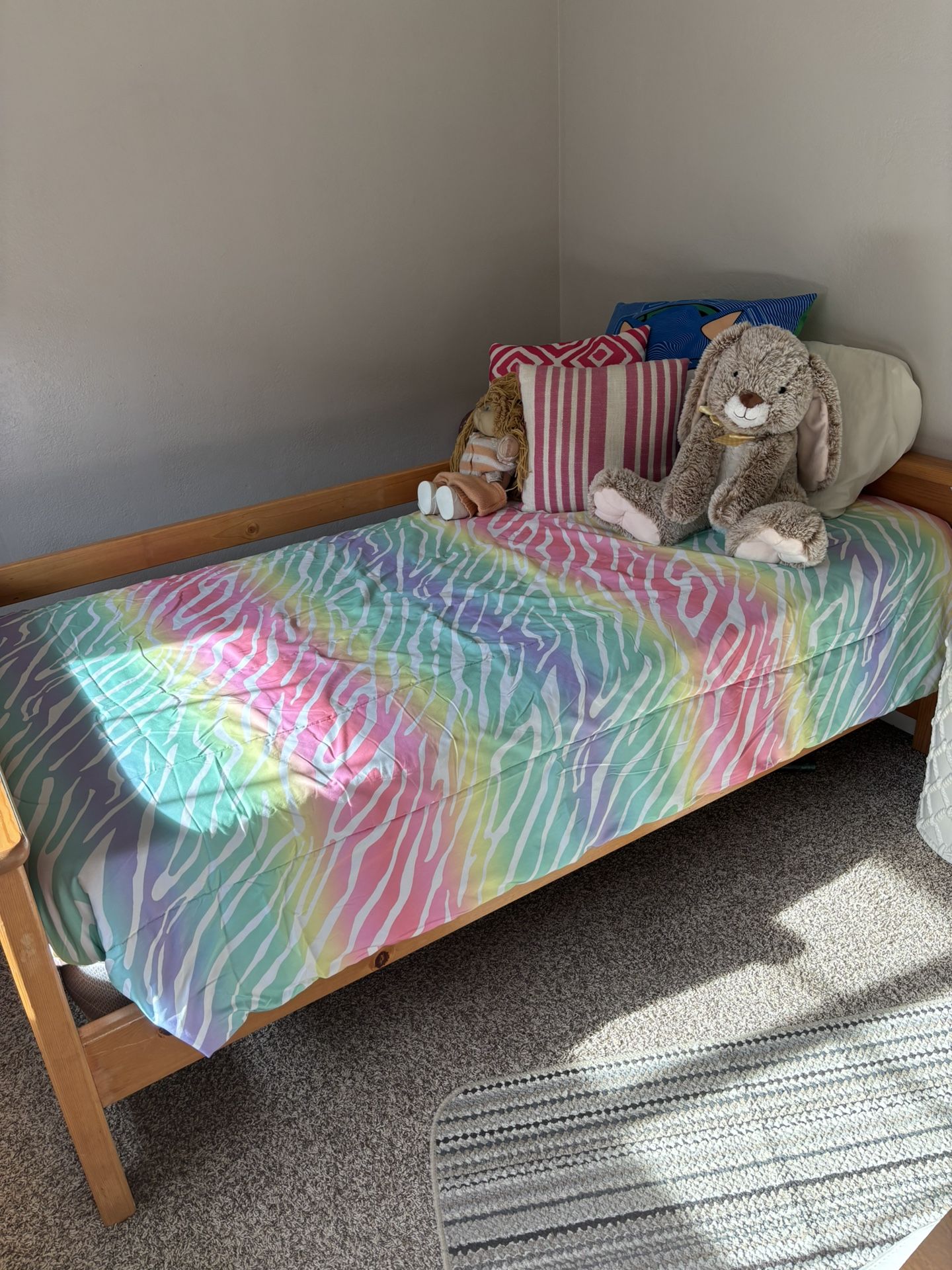 Twin Bed 
