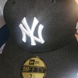 New York Yankeez Fitted Cap