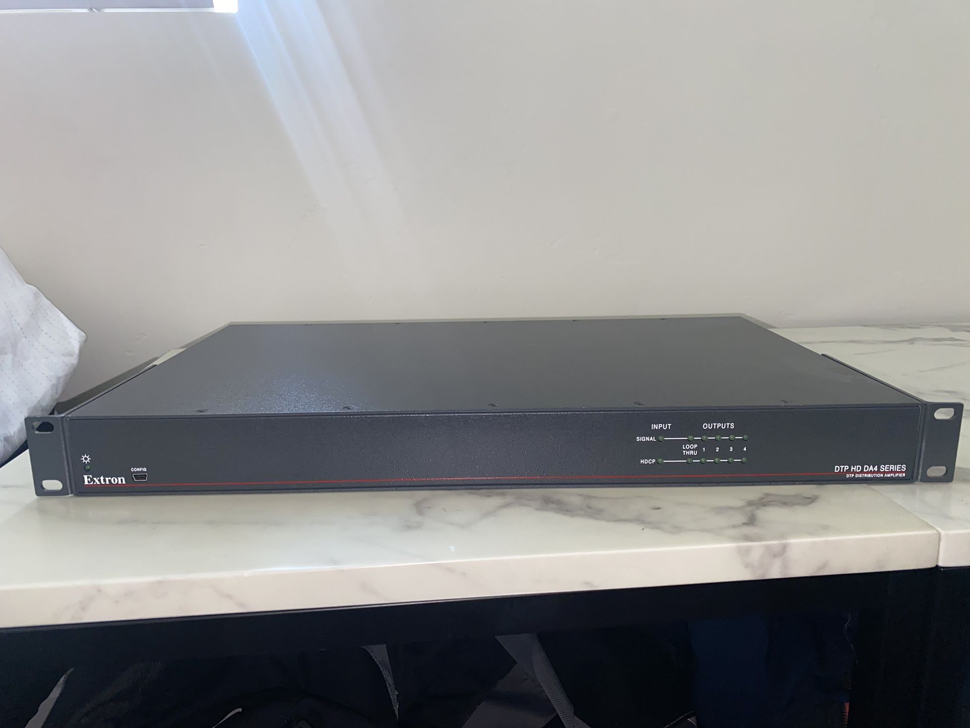 Extron Distribution amplifier 