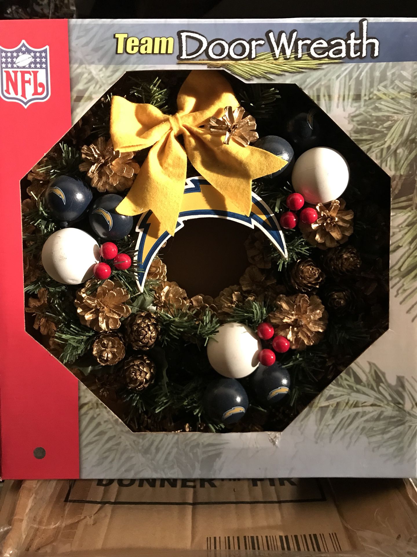 Xmas chargers wreath