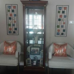 Pulaski Furniture Victorian Cherry finished hardwood mirrored curio cabinet