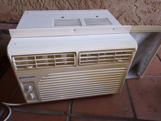 Cool living room air conditioner 5000 BTU CLW-15CIA-GO9AC window ac Unit works cools great