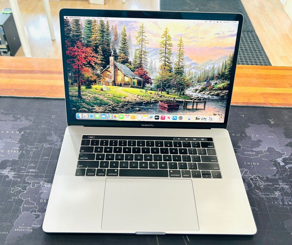 Apple MacBook Pro 15” 2019 2.3Ghz 8 CORE i9 16GB 500GB Radeon Pro