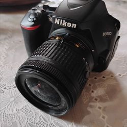 NIKON D3500