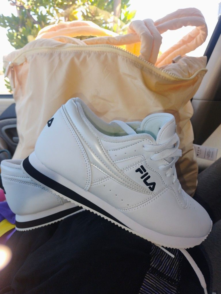 FILA Women's Machu Casual Walking Sneaker Lace Up Shoe White Black Size 6 $35 Obo