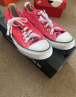 Red converse size men’s 7.5