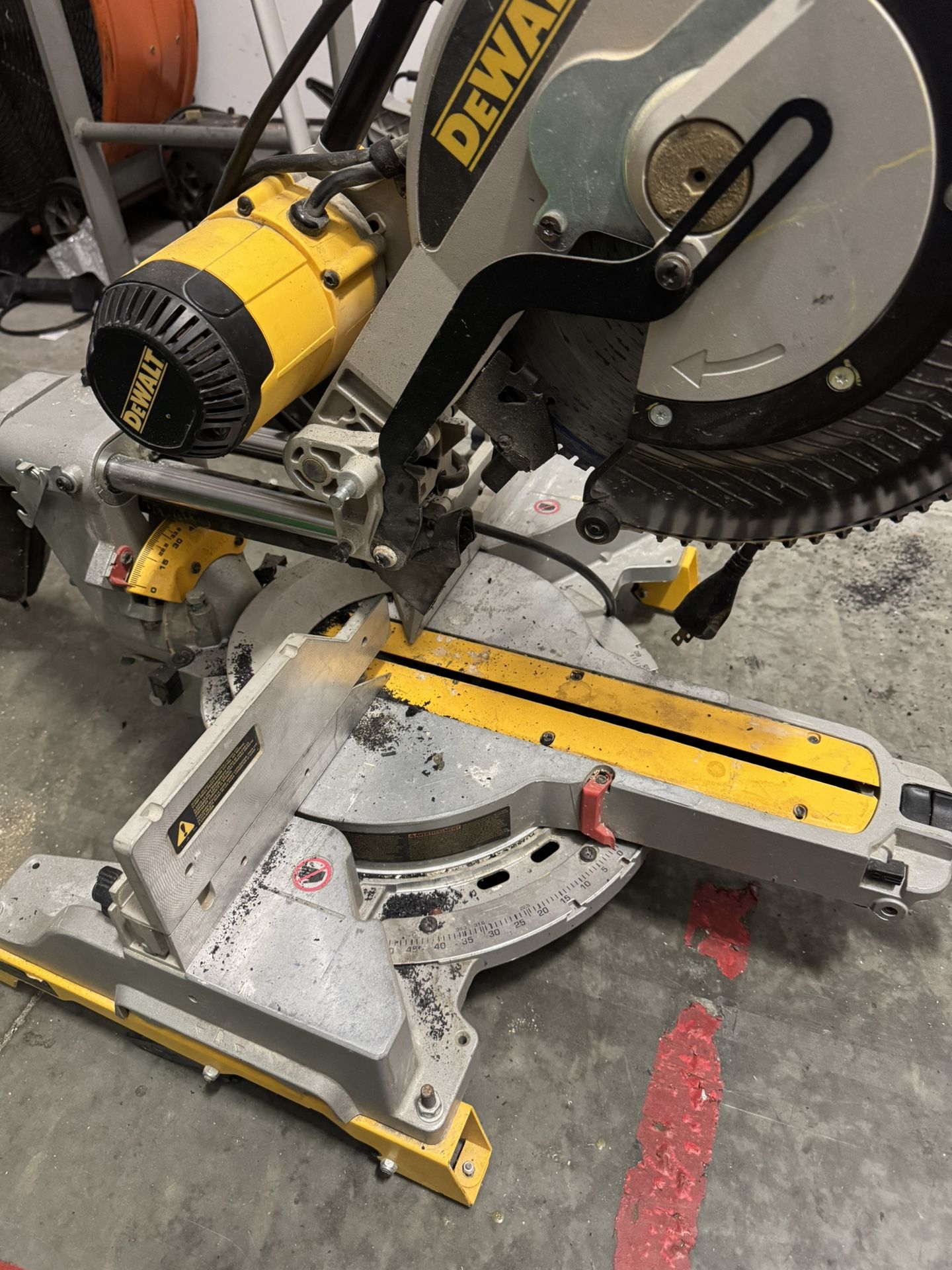 12” Double Bevel Compound Sliding Miter Saw $200