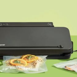 FoodSaver Vacuum Sealer- Like New!