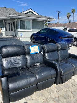 Free electric leather recliner/couch . CURB ALERT