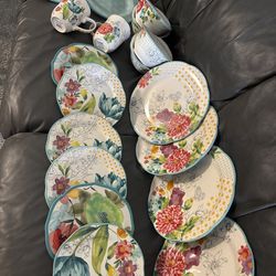 Pioneer Woman 18-Piece Dinnerware Set | Floral Pattern | New