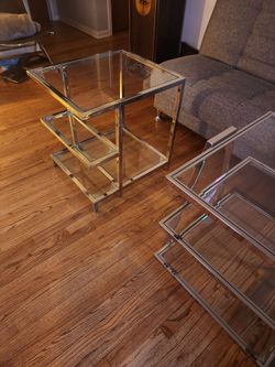 Set of 2 side tables chrome/tampered glass