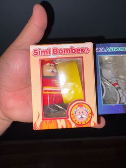 Dr Simi bombero keychain y Dr Simi astronauta keychains
