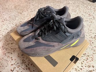 adidas Yeezy Boost 700 “Mauve” Size 10 — Worn Once