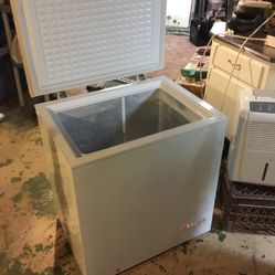 Deep freezer 5.2 Cu Ft 