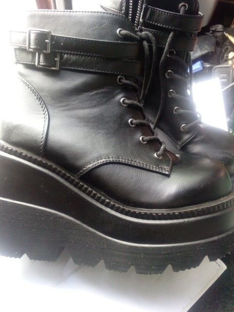 SHAKER-52. Size9 Price$40.00