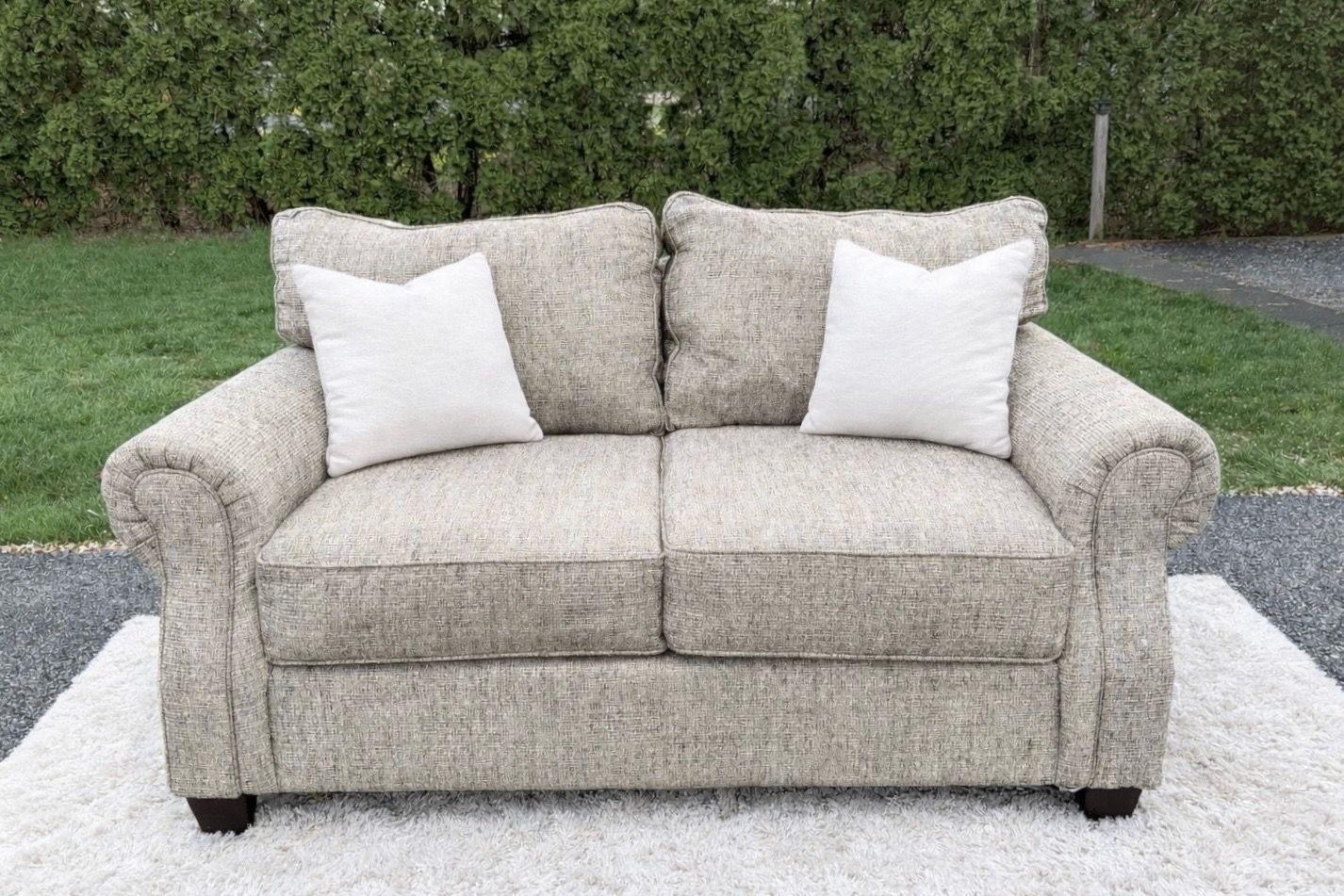 Neutral Love Seat- Great Condition (Delivery Available🚗)