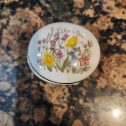 Miniature Gold-plated Porcelain Jewelry Box