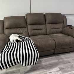 Reclining Sofa – Super Comfortable, Great Condition 